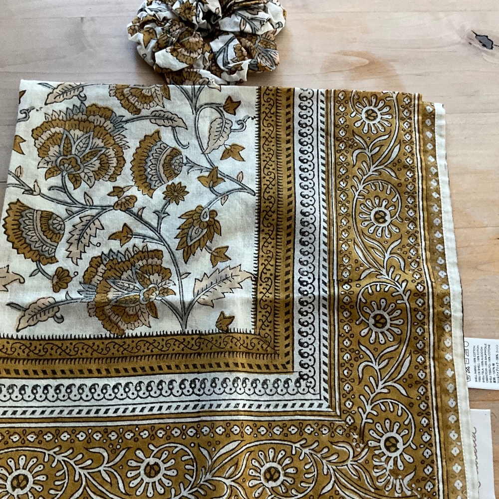 CLEOBELLA SCARF/BANDANA NEW/AND SCRUNCHIE